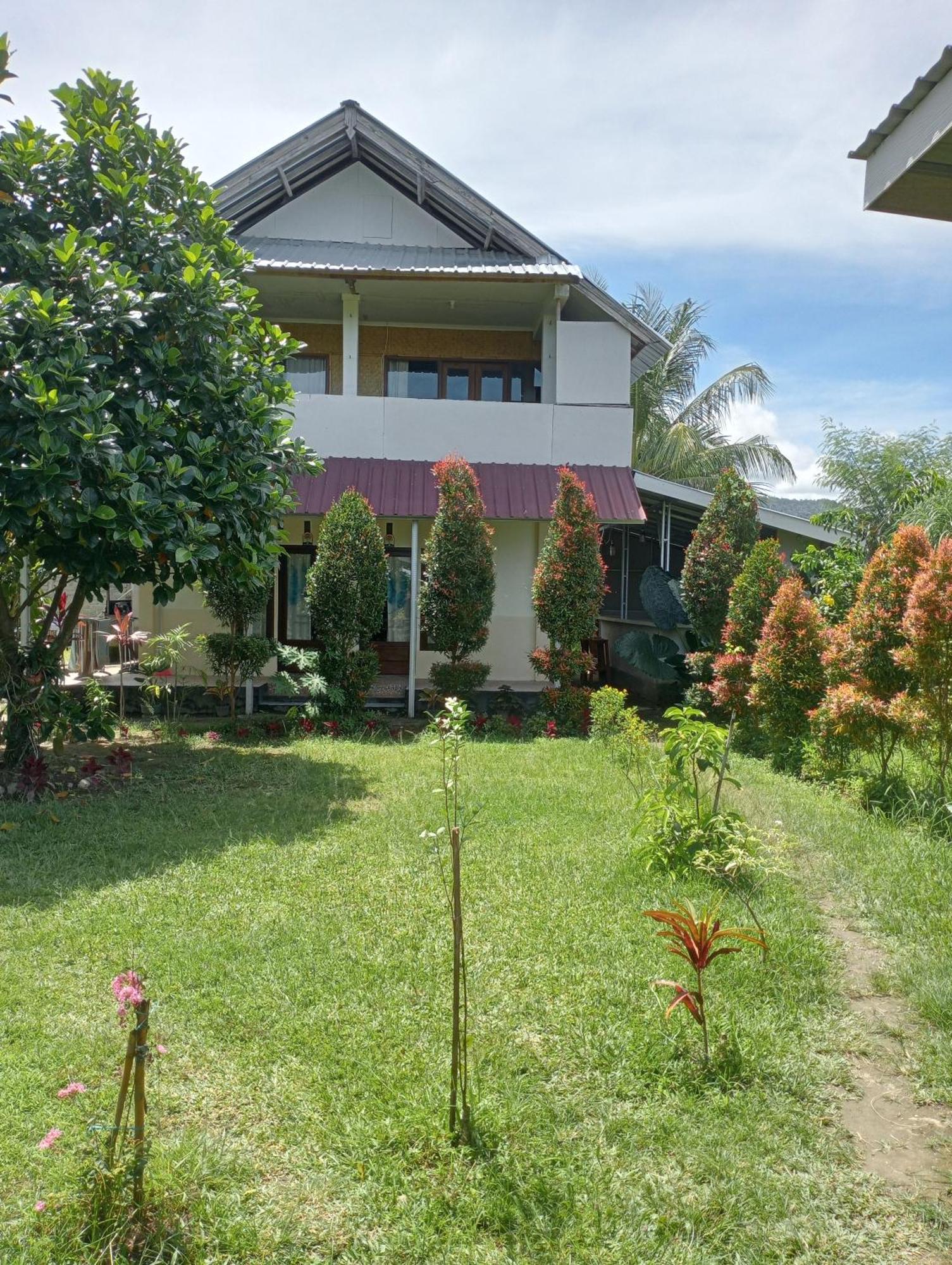 The Daun Puntik Homestay Pemenang Esterno foto